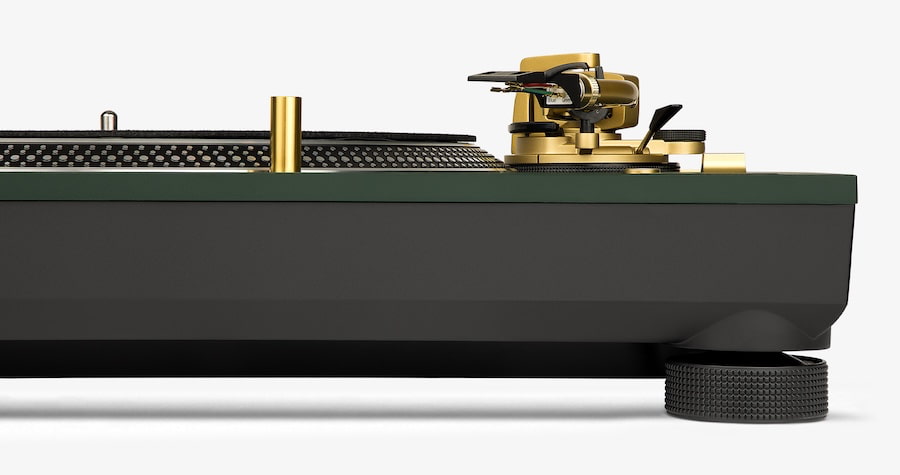 technics-sl-1200mk7ald-turntable-front-right