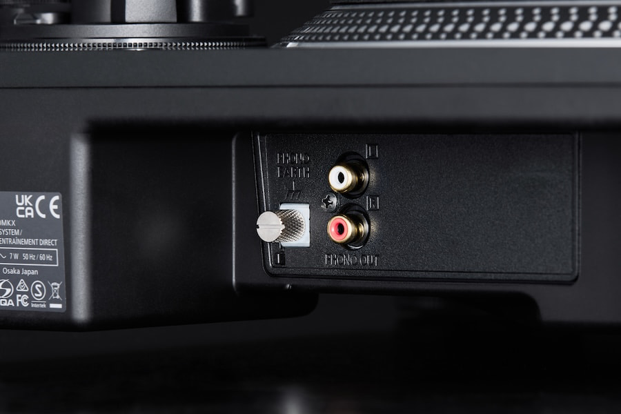 technics-sl-1210mkx-rear-inputs