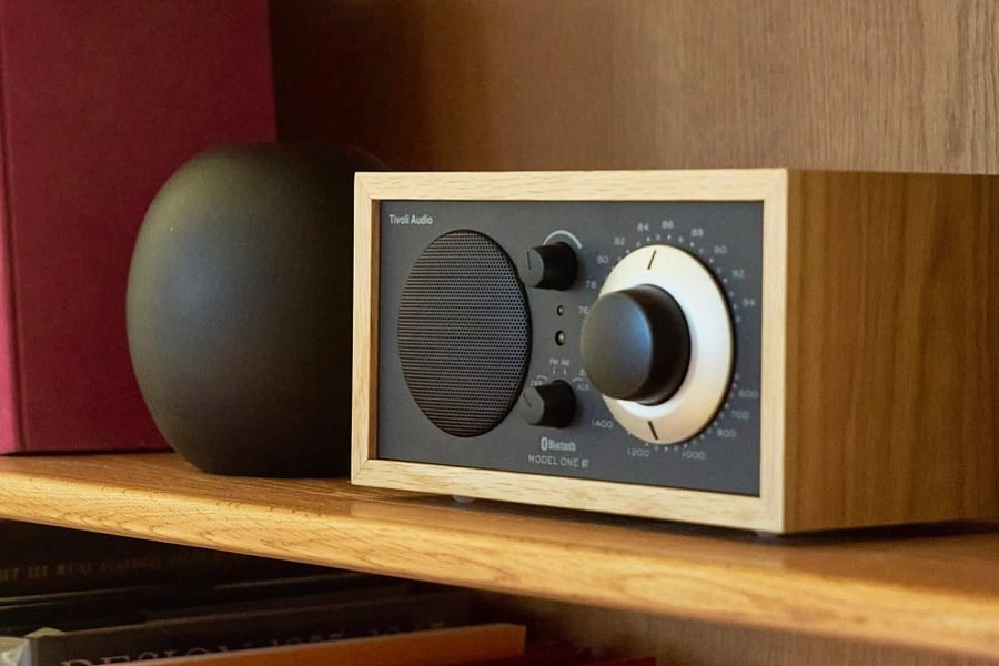 tivoli-model-one-bt-on-bookshelf