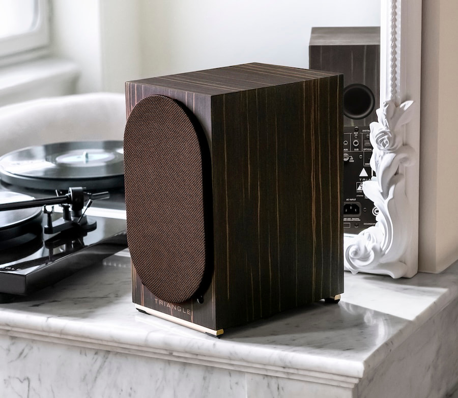 triangle-aio-twin-wireless-speaker-macassar-grille-on-lifestyle