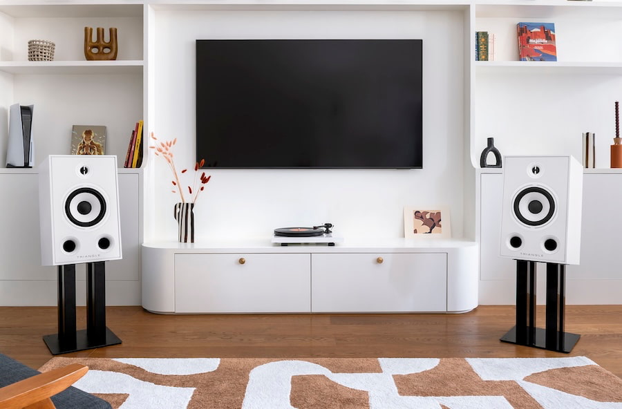 triangle-borea-br05-speakers-white-lifestyle
