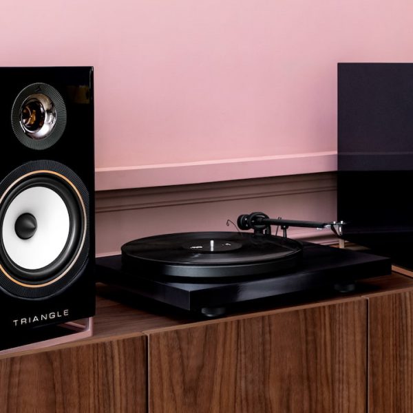 Triangle Capella 2 Wireless Speakers in Black Lifestyle