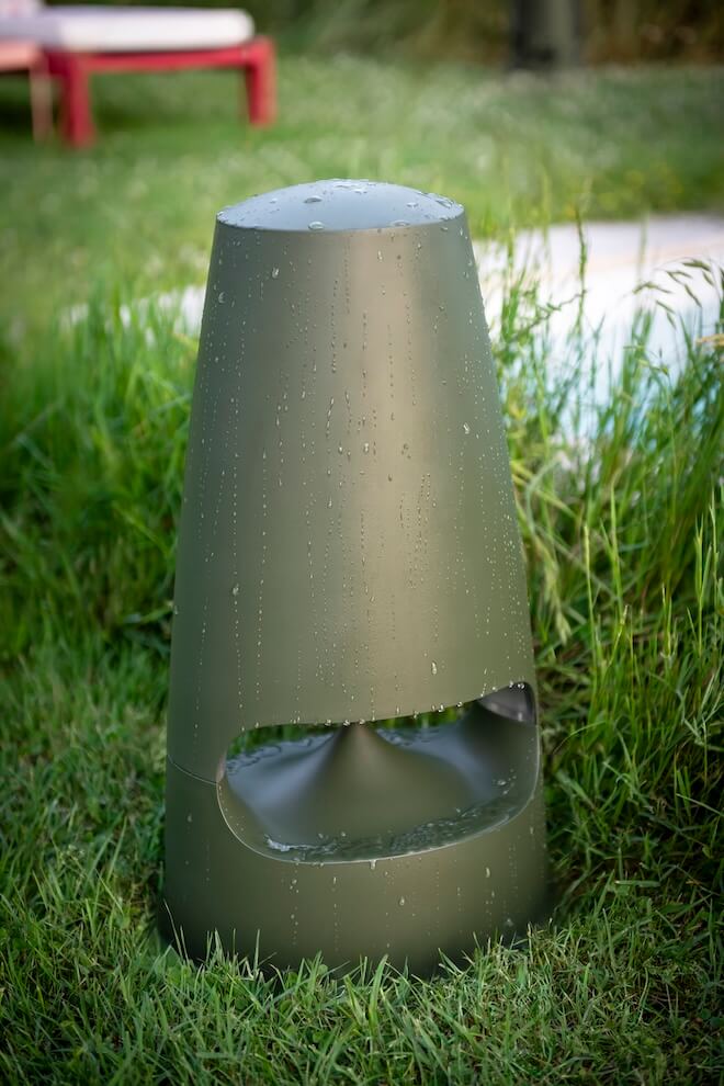 triangle-garden-7-outdoor-speaker-green-lifestyle-rain