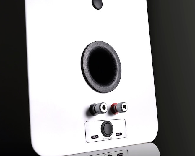 wharfedale-denton-1s-bookshelf-speaker-white-rear