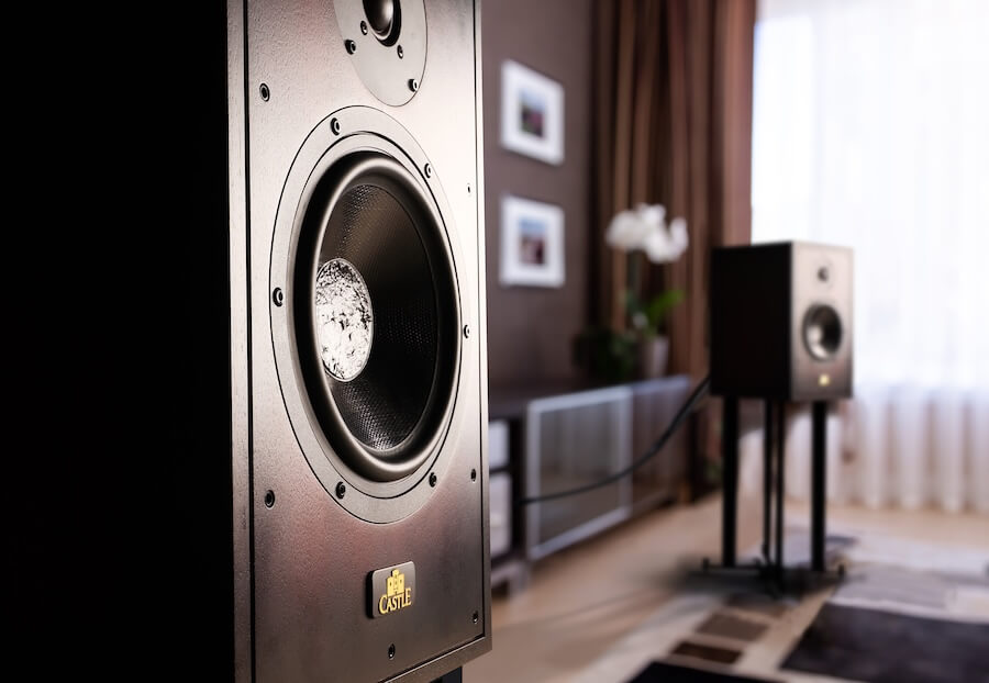 Castle Windsor Duke Mahogany Loudspeaker Lifestyle Baixo ângulo