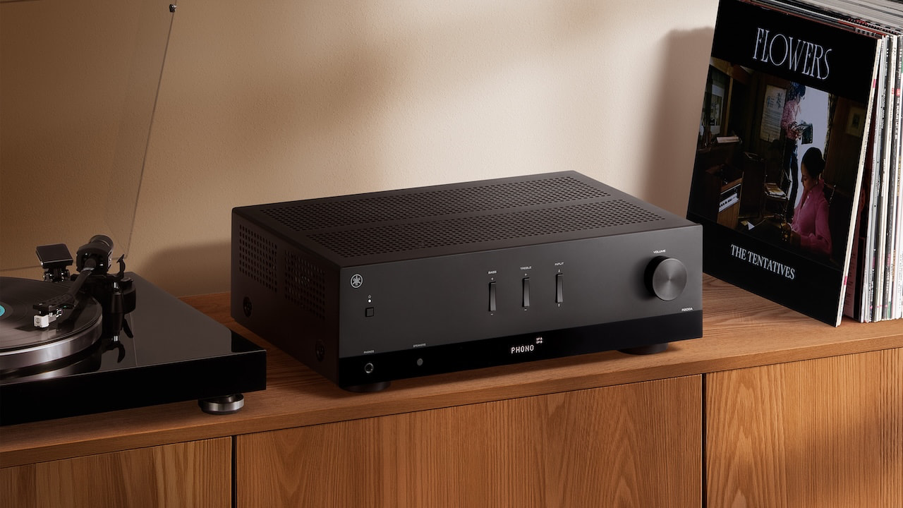2026 Yamaha R200A Stereo Receiver Black Lifestyle
