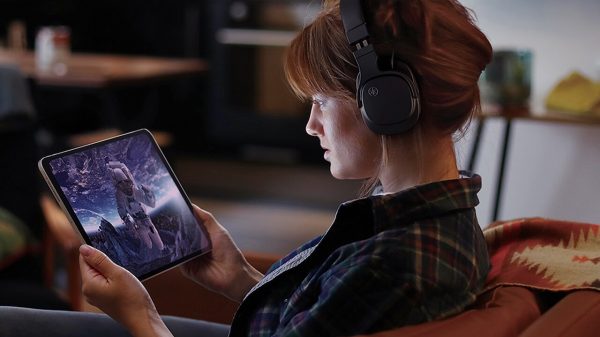 Yamaha YH-L500A Wireless Headphones Lifestyle